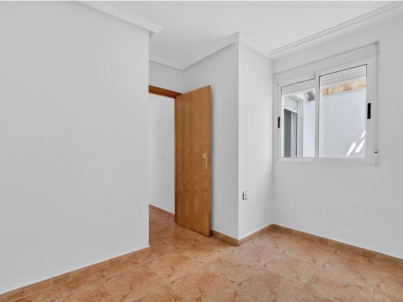 2 chambre Appartement à vendre à Torrevieja avec piscine - 129 900 € (Ref: 9880808)