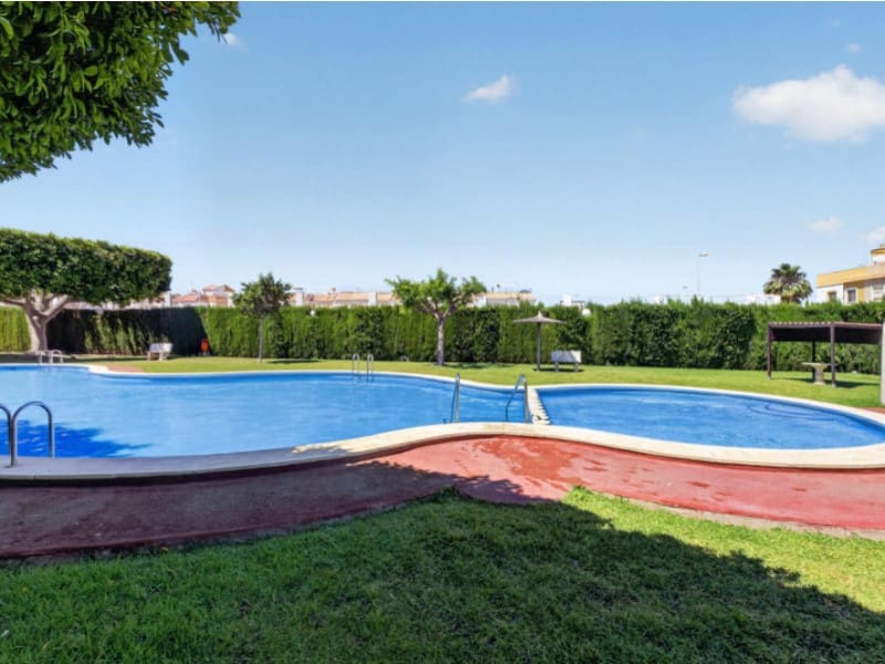 2 chambre Appartement à vendre à Torrevieja avec piscine - 129 900 € (Ref: 9880808)