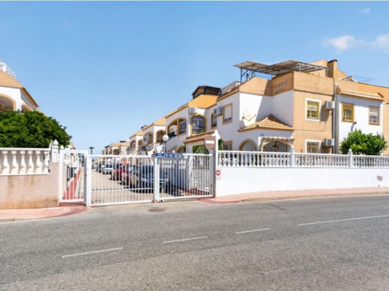 2 chambre Appartement à vendre à Torrevieja avec piscine - 129 900 € (Ref: 9880808)