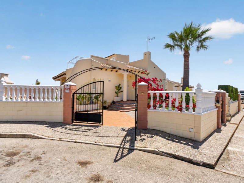4 sovrum Villa till salu i Orihuela Costa med pool - 795 000 € (Ref: 9884450)