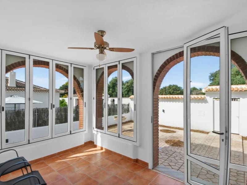 Willa na sprzedaż w Torrevieja z basenem - 735 000 € (Ref: 9884451)