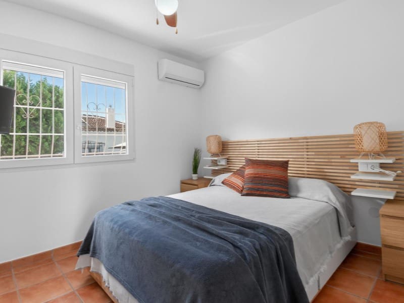 Willa na sprzedaż w Torrevieja z basenem - 735 000 € (Ref: 9884451)