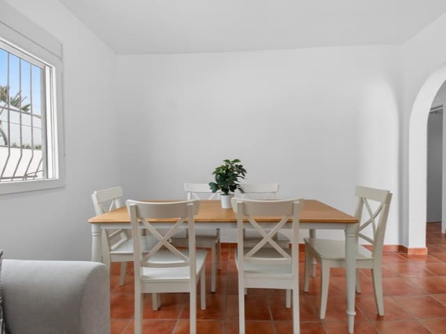 Villa te koop in Playa de los Locos, Torrevieja met zwembad - € 735.000 (Ref: 9884451)