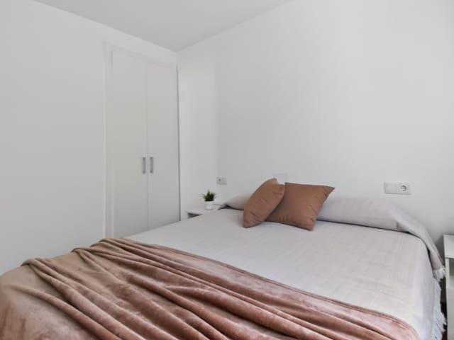 Villa te koop in Playa de los Locos, Torrevieja met zwembad - € 735.000 (Ref: 9884451)