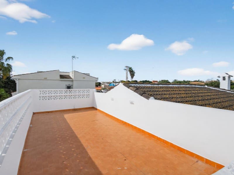 Willa na sprzedaż w Torrevieja z basenem - 735 000 € (Ref: 9884451)