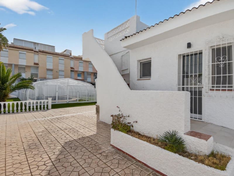 Willa na sprzedaż w Torrevieja z basenem - 735 000 € (Ref: 9884451)