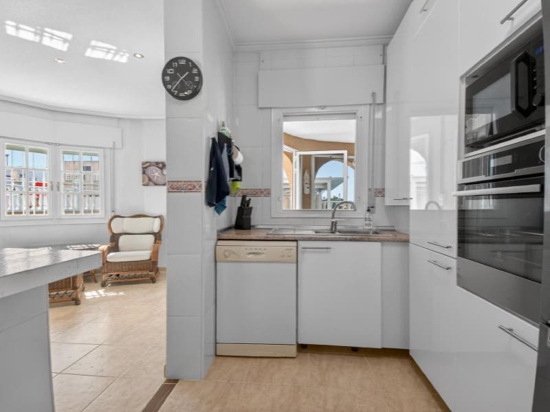 3 makuuhuone Huvila myytävänä paikassa Benijofar mukana uima-altaan - 329 000 € (Ref: 9884452)