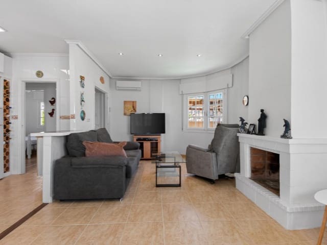 3 slaapkamer Villa te koop in Benijófar met zwembad - € 329.000 (Ref: 9884452)