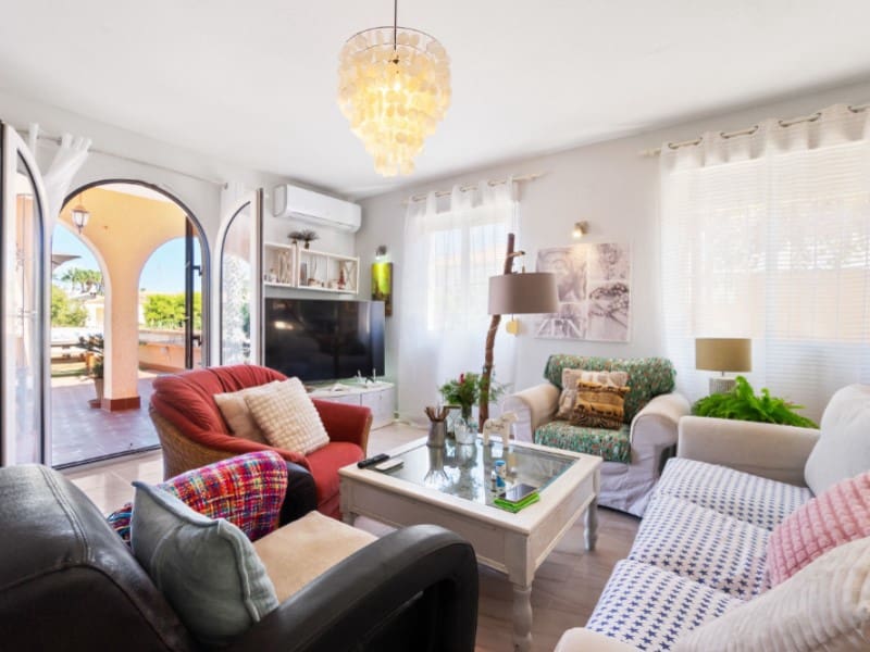 3 slaapkamer Villa te koop in La Zenia met zwembad - € 799.000 (Ref: 9884453)
