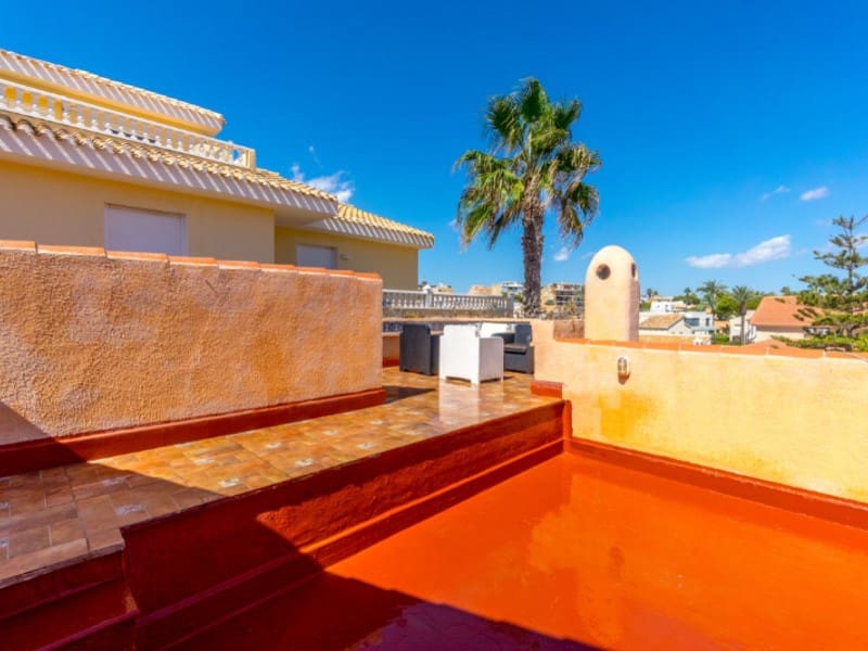 3 slaapkamer Villa te koop in La Zenia met zwembad - € 799.000 (Ref: 9884453)