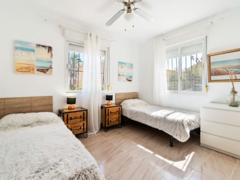 3 slaapkamer Villa te koop in La Zenia met zwembad - € 799.000 (Ref: 9884453)