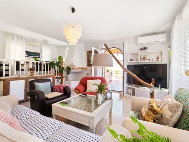 3 slaapkamer Villa te koop in La Zenia, Orihuela met zwembad - € 799.000 (Ref: 9884453)