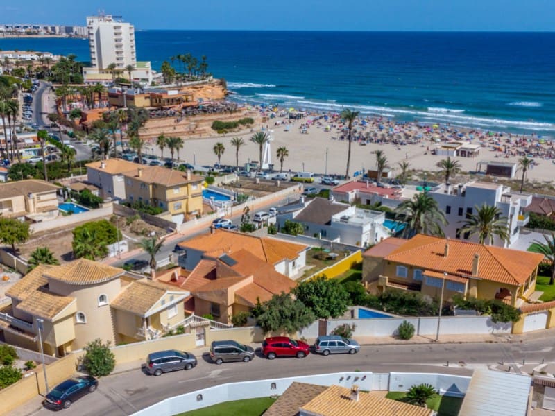 3 slaapkamer Villa te koop in La Zenia met zwembad - € 799.000 (Ref: 9884453)