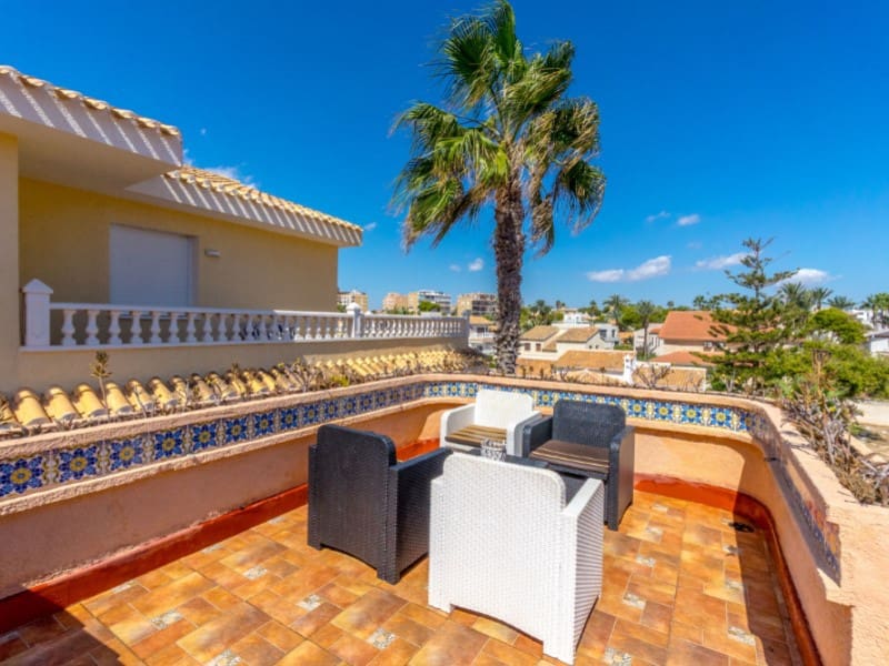 3 slaapkamer Villa te koop in La Zenia met zwembad - € 799.000 (Ref: 9884453)