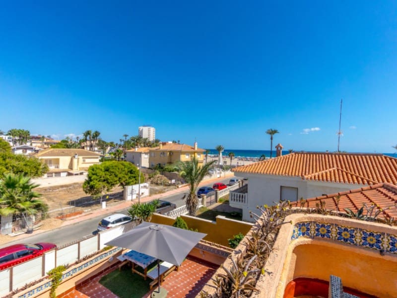 3 slaapkamer Villa te koop in La Zenia met zwembad - € 799.000 (Ref: 9884453)