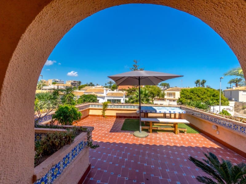 3 slaapkamer Villa te koop in La Zenia met zwembad - € 799.000 (Ref: 9884453)