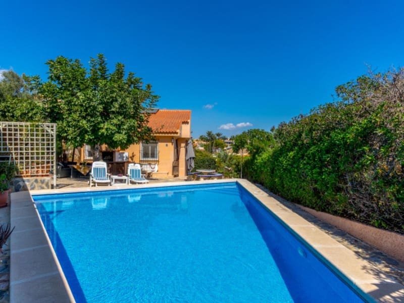 3 slaapkamer Villa te koop in La Zenia met zwembad - € 799.000 (Ref: 9884453)