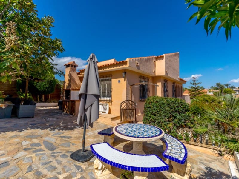 3 slaapkamer Villa te koop in La Zenia met zwembad - € 799.000 (Ref: 9884453)