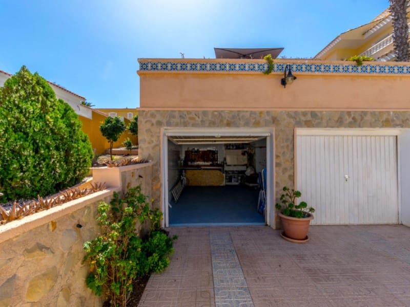 3 slaapkamer Villa te koop in La Zenia met zwembad - € 799.000 (Ref: 9884453)