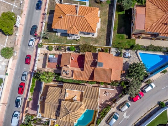 3 slaapkamer Villa te koop in La Zenia, Orihuela met zwembad - € 799.000 (Ref: 9884453)
