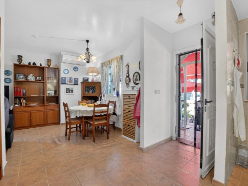 Maison de Ville à vendre à Torrevieja avec piscine - 175 000 € (Ref: 9884456)
