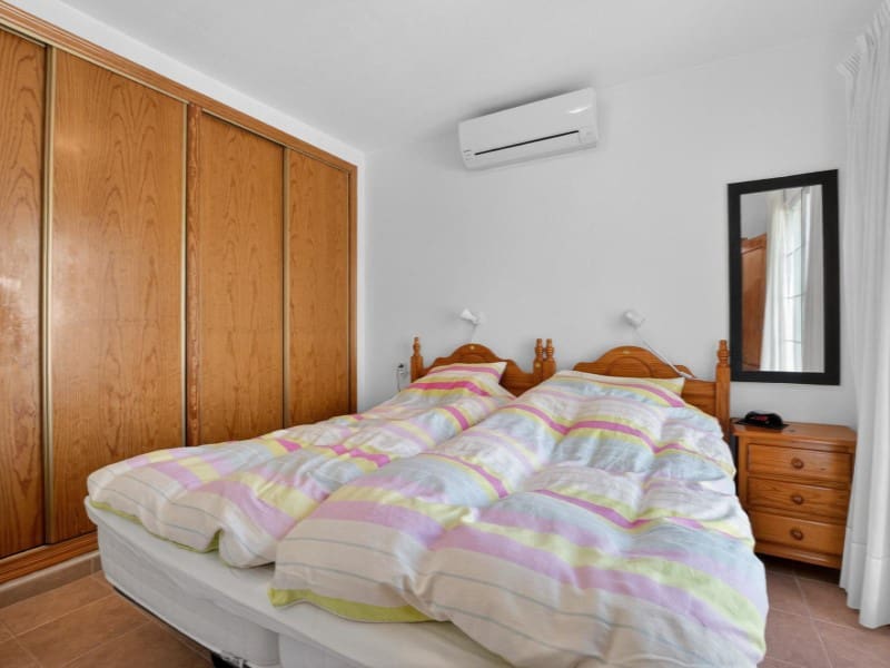 Maison de Ville à vendre à Torrevieja avec piscine - 175 000 € (Ref: 9884456)