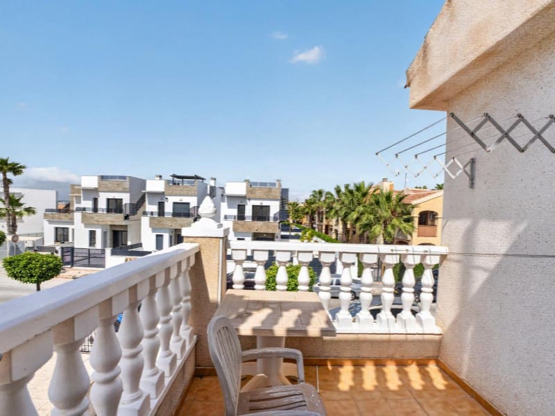 Maison de Ville à vendre à Torrevieja avec piscine - 175 000 € (Ref: 9884456)