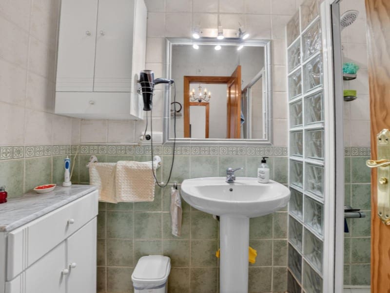 Maison de Ville à vendre à Torrevieja avec piscine - 175 000 € (Ref: 9884456)