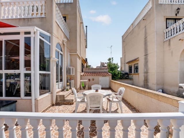Maison de Ville à vendre à El Chaparral - La Siesta - La Torreta, Torrevieja avec piscine - 175 000 € (Ref: 9884456)