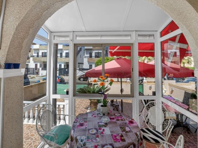 Maison de Ville à vendre à El Chaparral - La Siesta - La Torreta, Torrevieja avec piscine - 175 000 € (Ref: 9884456)