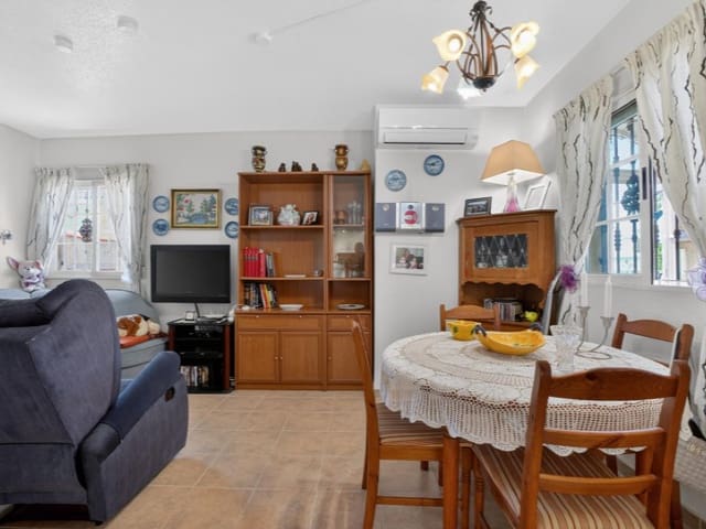 Maison de Ville à vendre à El Chaparral - La Siesta - La Torreta, Torrevieja avec piscine - 175 000 € (Ref: 9884456)