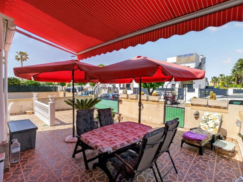 Maison de Ville à vendre à Torrevieja avec piscine - 175 000 € (Ref: 9884456)