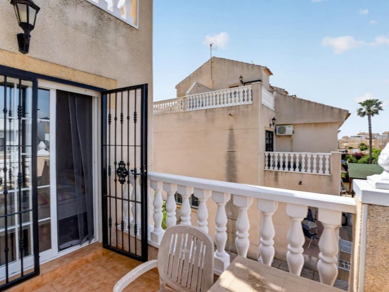 Maison de Ville à vendre à Torrevieja avec piscine - 175 000 € (Ref: 9884456)