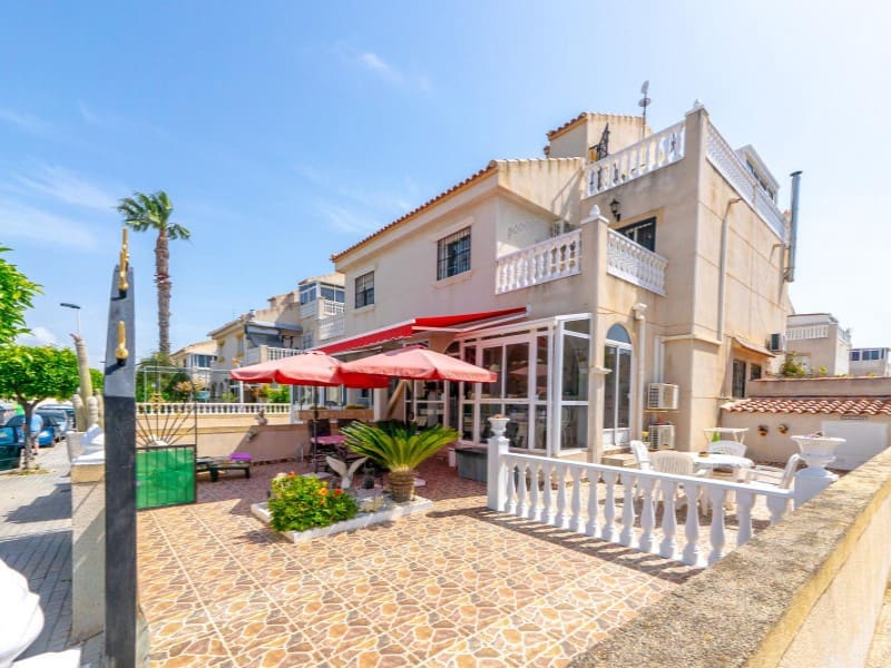 Maison de Ville à vendre à Torrevieja avec piscine - 175 000 € (Ref: 9884456)