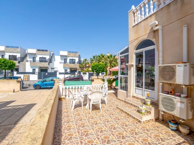 Maison de Ville à vendre à El Chaparral - La Siesta - La Torreta, Torrevieja avec piscine - 175 000 € (Ref: 9884456)