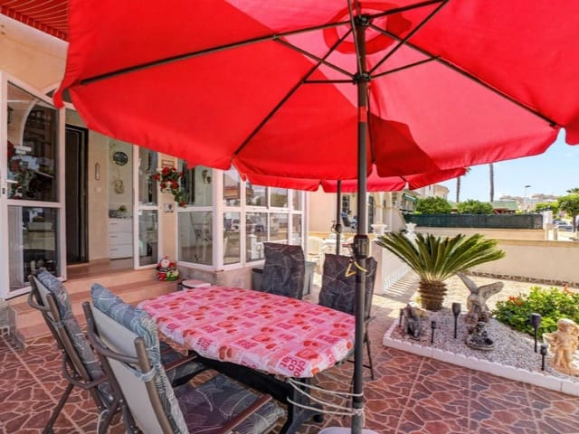 Maison de Ville à vendre à El Chaparral - La Siesta - La Torreta, Torrevieja avec piscine - 175 000 € (Ref: 9884456)