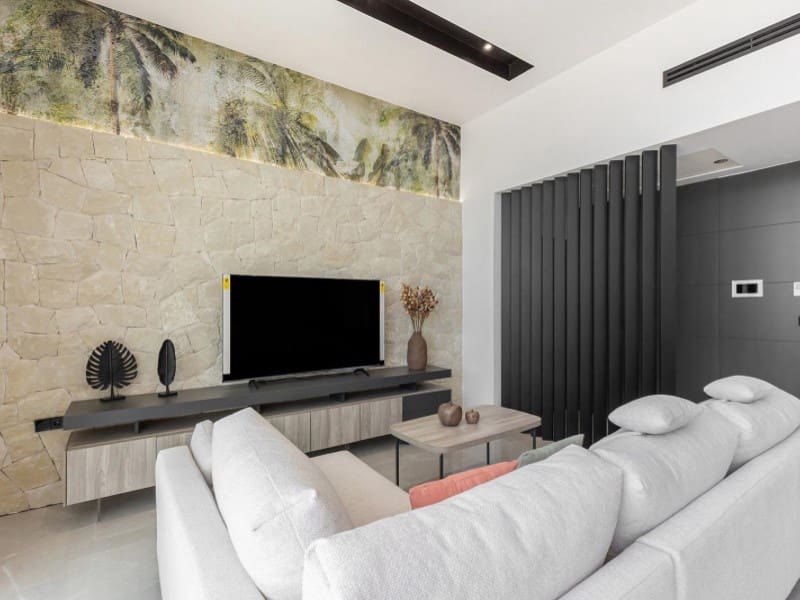 Chalet de 3 habitaciones en Torrevieja en venta con piscina - 700.000 € (Ref: 9884457)