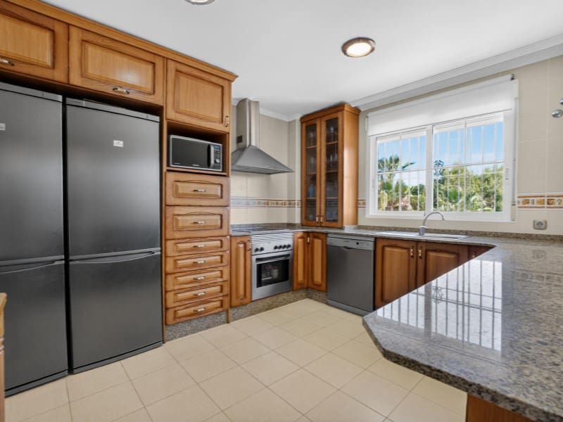 7 sypialnia Willa na sprzedaż w La Zenia z basenem - 839 000 € (Ref: 9890085)