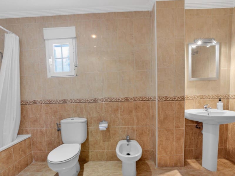7 sypialnia Willa na sprzedaż w La Zenia z basenem - 839 000 € (Ref: 9890085)