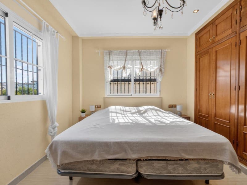 7 sypialnia Willa na sprzedaż w La Zenia z basenem - 839 000 € (Ref: 9890085)