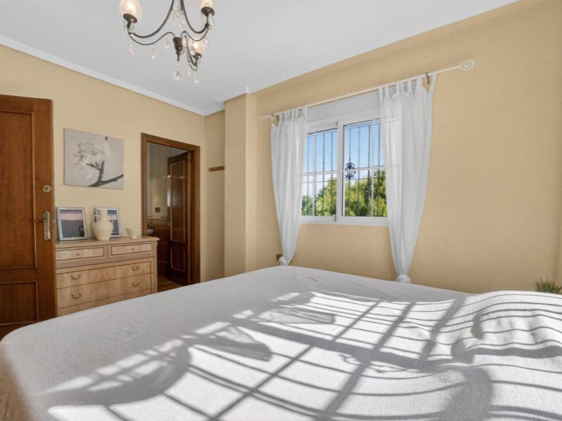 7 sypialnia Willa na sprzedaż w La Zenia z basenem - 839 000 € (Ref: 9890085)