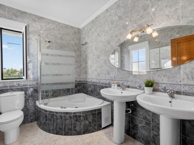7 sypialnia Willa na sprzedaż w La Zenia z basenem - 839 000 € (Ref: 9890085)