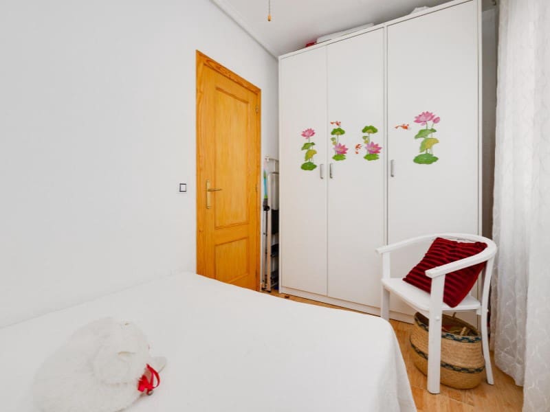 2 bedroom Apartment for sale in Torrevieja - € 139,990 (Ref: 9891996)