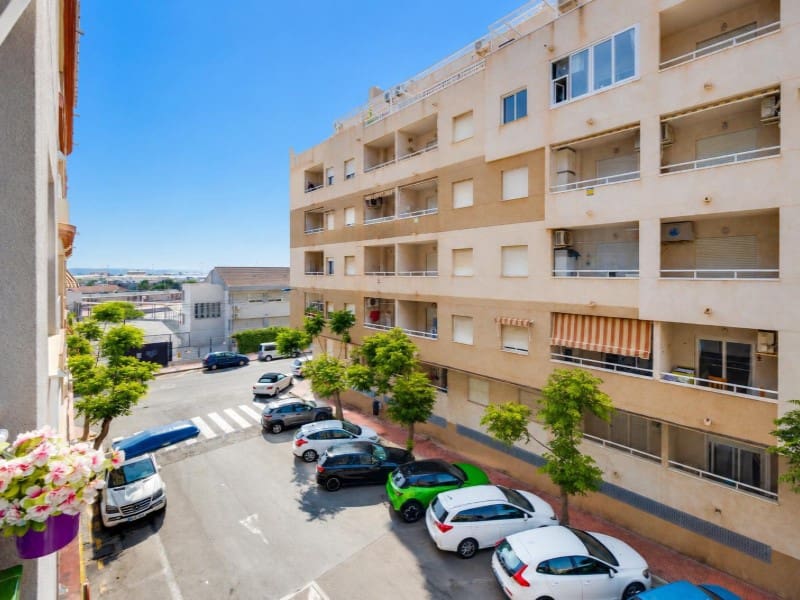 2 bedroom Apartment for sale in Torrevieja - € 139,990 (Ref: 9891996)
