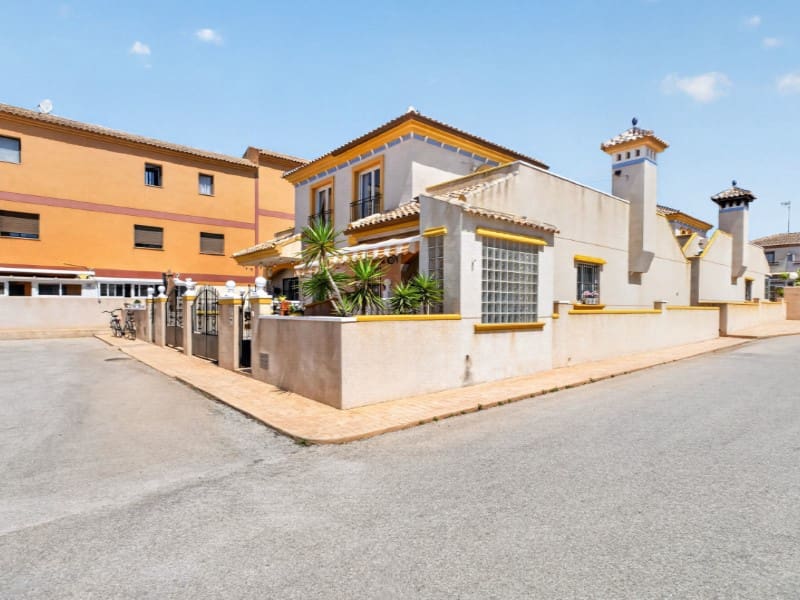 3 soveværelse Byhus til salg i Torrevieja - € 245.000 (Ref: 9891997)