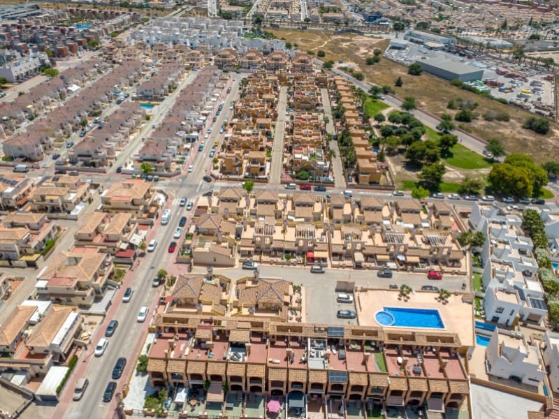3 soveværelse Byhus til salg i Torrevieja - € 245.000 (Ref: 9891997)