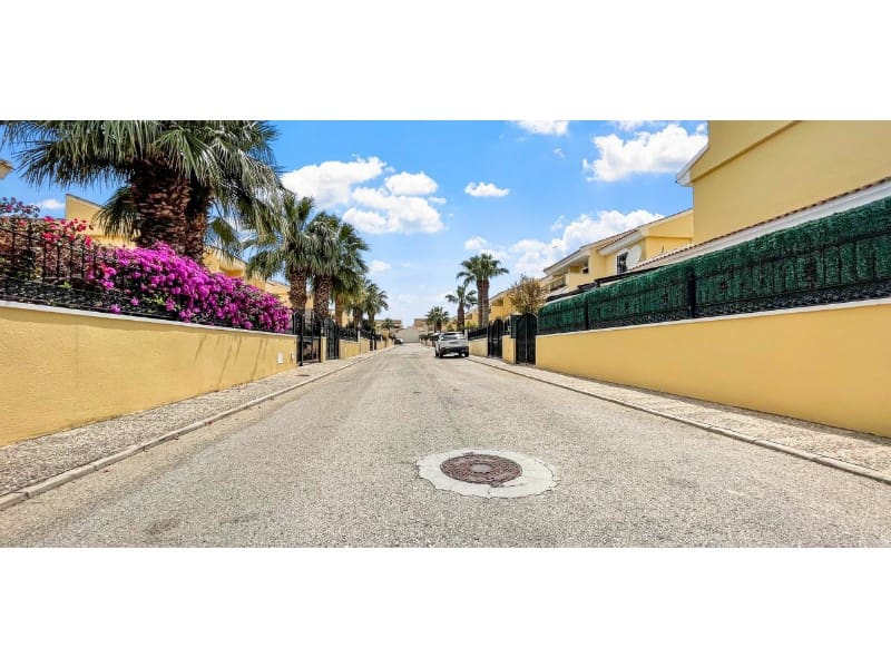 3 bedroom Villa for sale in Orihuela Costa with pool garage - € 435,900 (Ref: 9894146)
