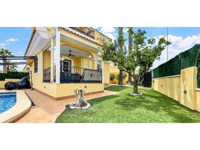 3 bedroom Villa for sale in Lomas de Cabo Roig - Los Dolses, Orihuela with pool garage - € 435,900 (Ref: 9894146)