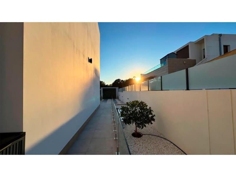 4 Zimmer Villa zu verkaufen in Rojales mit Pool - 975.000 € (Ref: 9894148)