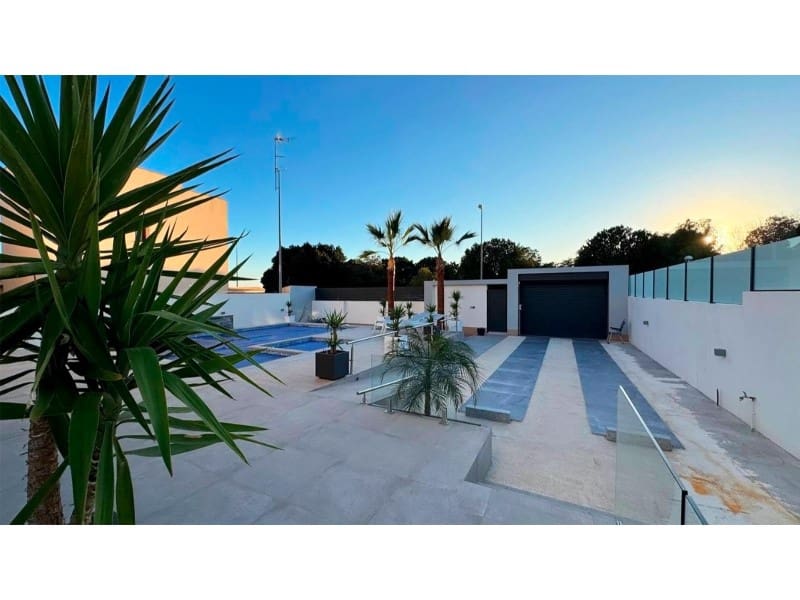 4 Zimmer Villa zu verkaufen in Rojales mit Pool - 975.000 € (Ref: 9894148)